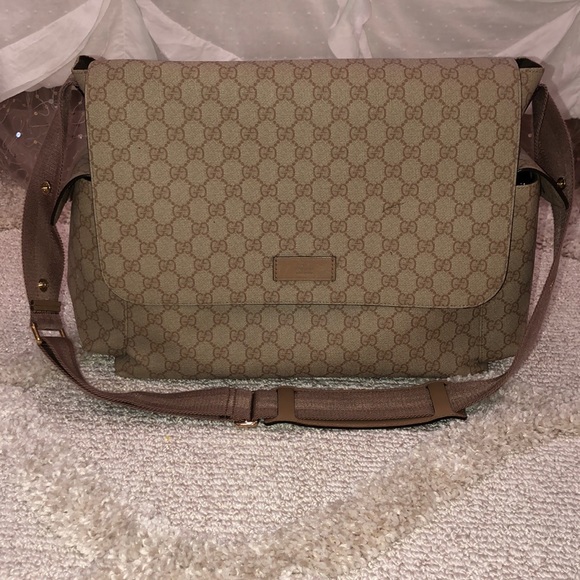 Gucci Handbags - 100% authentic Gucci diaper messenger bag